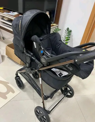 Carrinho de bebê e bebê conforto usado poucas vezes, estado de novo