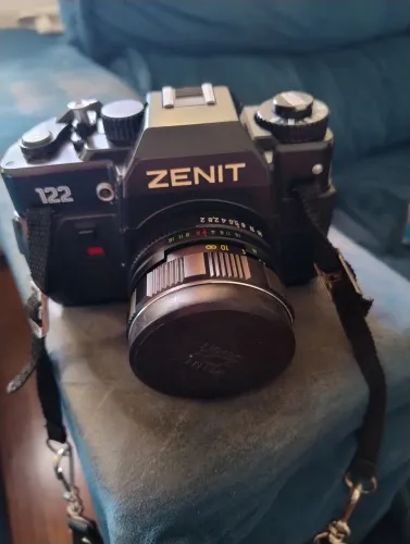 Câmera Zenit com flash Tron