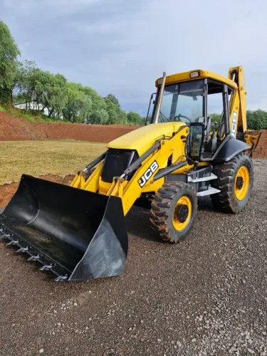 Retro Escavadeira jcb 3c ano 2009 tração 4x4