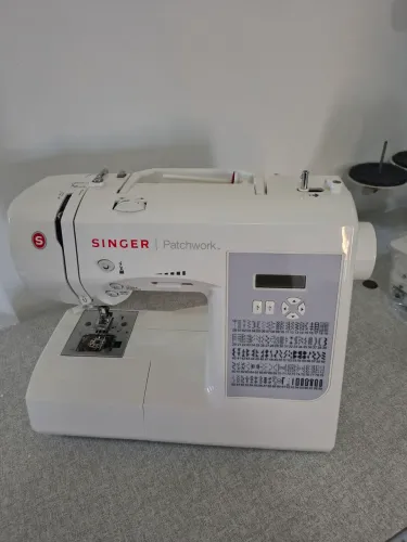 Máquina de Costura Singer Patchwork Eletrônica Semi-nova