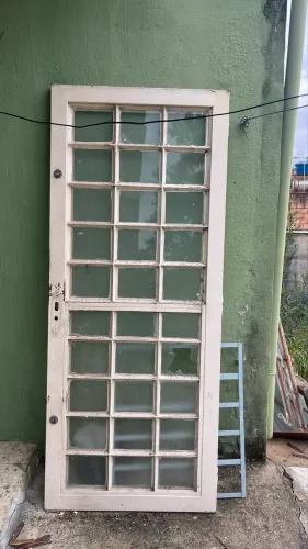 Porta com vidro no tamanho de 86x210 ferro chapa 16