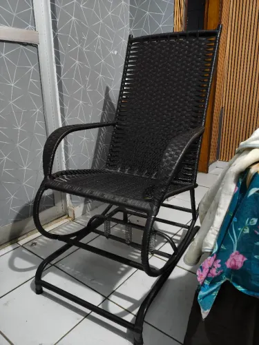 Cadeira de balanço em vime com 3 molas