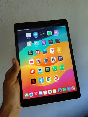 iPad 9° geração está trincado mais funcionando aceito cartão!