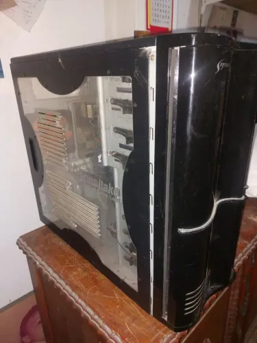 Gabinete Thermaltake profissional para fonte real.