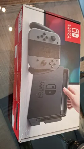 Nintendo SWITCH, completo com estojo e acessórios. <br>Bem conservado. <br>A venda com preço bom