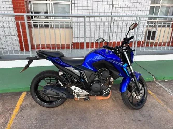 Moto FZ25 novissíma