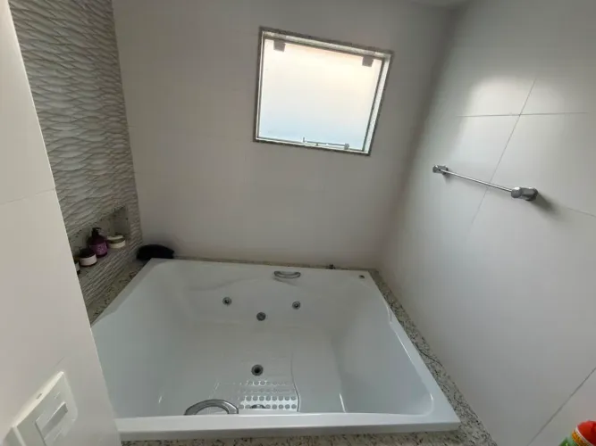 Vendo linda casa no condomínio laguna 