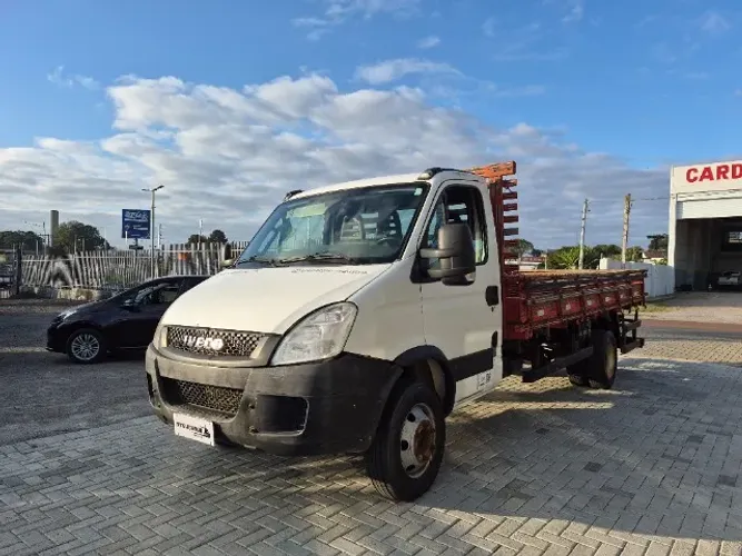 Iveco Daily 70C17 HDCS 2014 com Carroceria de Madeira/ Repasse