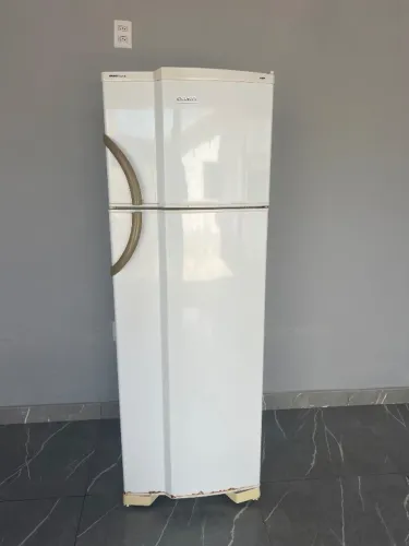 Vendo uma geladeira Dako
