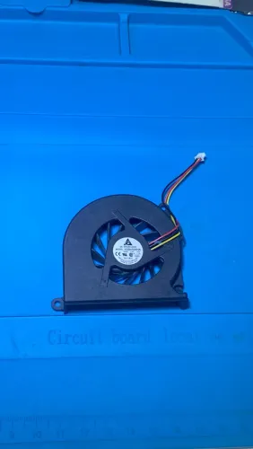 Cooler Delta KSB0505HA 5V 4 Fios - Dell / Toshiba - Notebook