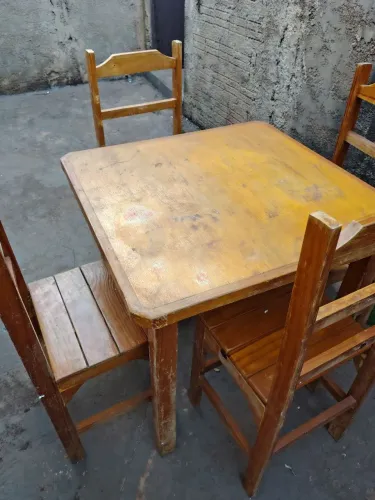 Mesa com 4 cadeiras
