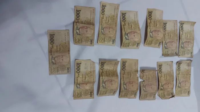 13 cédulas de 1000 cruzeiros do Brasil