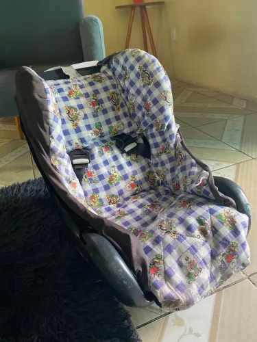 Vendo cadeirinha de bebê para colocar em carro, pra vender rapidinho