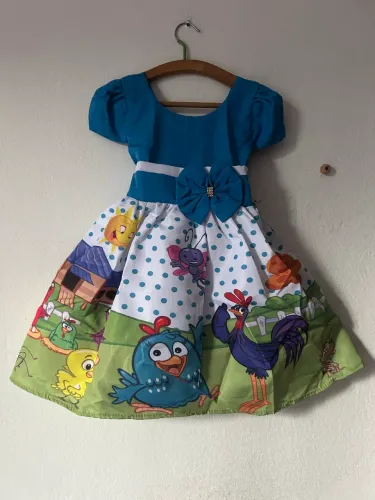 Vestido infantil Galinha Pintadinha - tamanho P ( veste 2/3 anos)