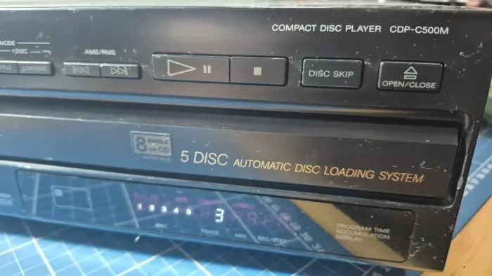 CD Player carrossel Sony (LIGA, MAS NÃO FUNCIONA)