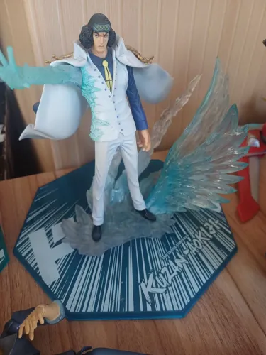 Action figure One piece almirante aokiji (Kuzan) Figure art zero com caixa