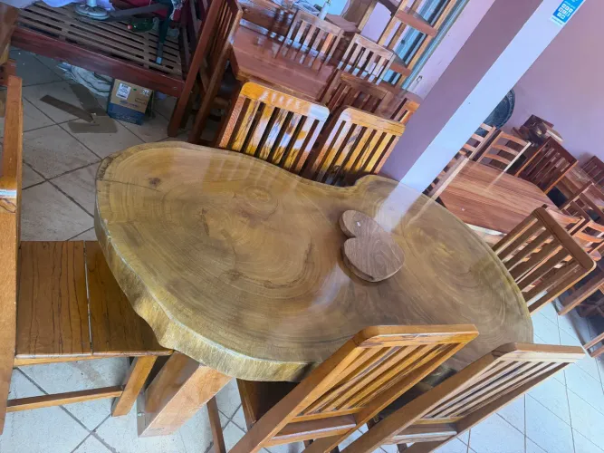 Mesa violão 6 cadeiras em peça única 1.75x1.05 tamanho