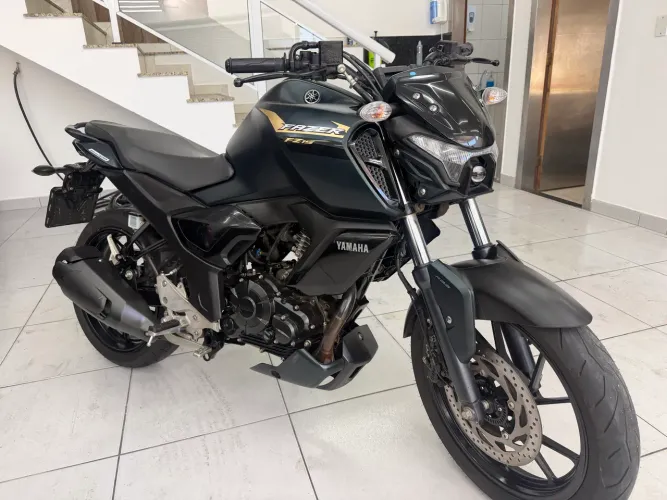 FZ15 2025 negociável