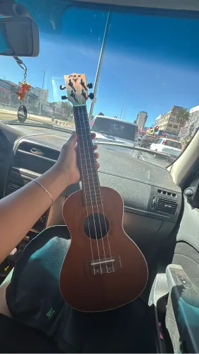 Ukulele elétrico concert NOVO + bolsa