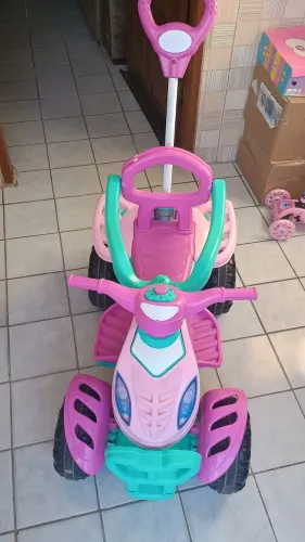 Carrinho quadriciclo infantil