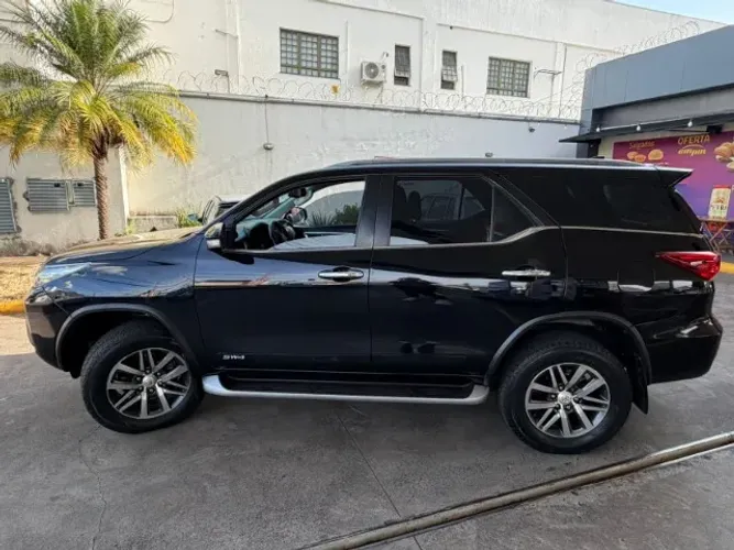Toyota Hilux SW4 SRX 4X4 2.8 TDI 16V Dies. Aut. 2016