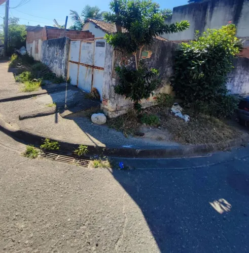 Casa de esquina a venda