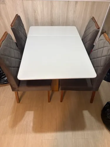 Mesa de vidro 1.20 X 0,80 + cadeiras