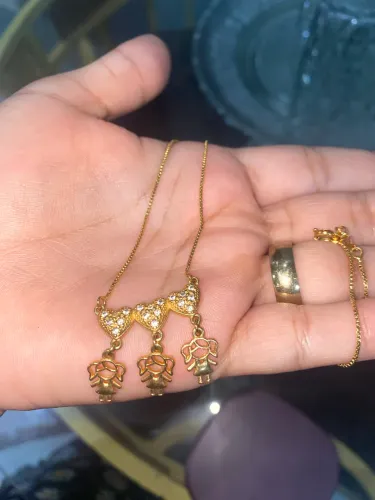 Colar Brilhare Feminino - Pingente 3 Meninas com Corações Cravejados