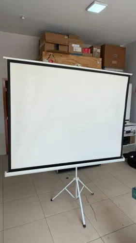 PROJETOR BENG + TRIPE + TELA 100 POLEGADAS (1,80X1,80)