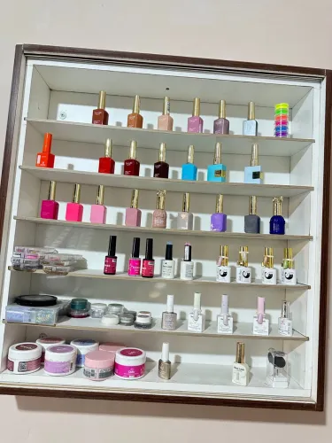 Expositor de esmalte e produtos