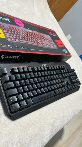 TECLADO MECÂNICO VARUNA REDRAGON RGB