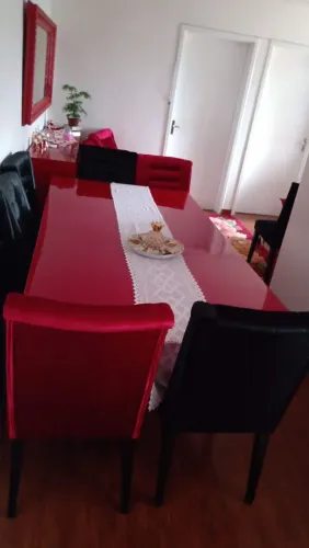 Mesa de jantar e aparador