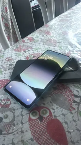 Celular bom uso ótimo a tela trincada mas isso é só a película