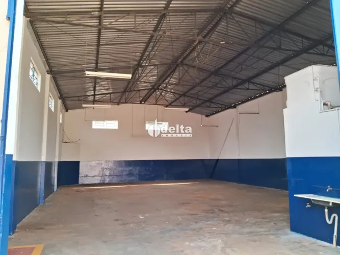 Galpão disponível para venda no bairro Custódio Pereira em Uberlândia-MG