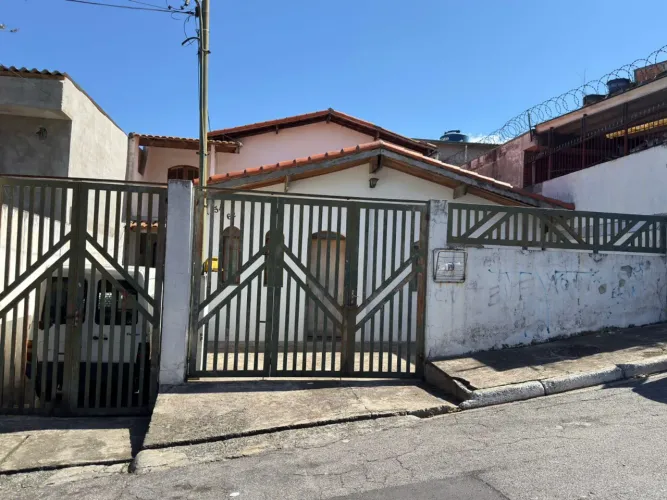 Casa para venda em Vila Amália (Zona Norte) com 5 quartos, sendo 1 suíte, 172m²