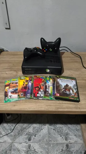 Xbox 360 2 Controles e + de 15 jogos