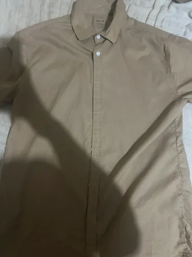 camiseta manga curta, em linho. Nova, nunca usada.