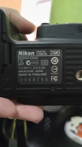 Máquina Nikon D90 com defeito