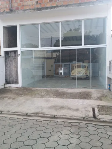 Alugo ótima ponto comercial, ideal para igreja, depósito etc...