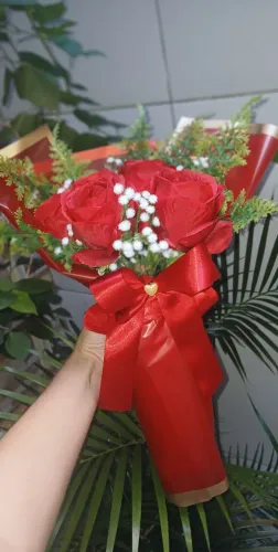 Buquê de Rosas Vermelhas Eternas Com Cartão.