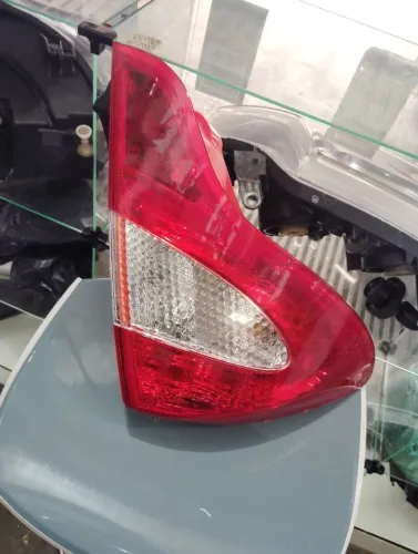 Lanterna direita do J3 Hatch