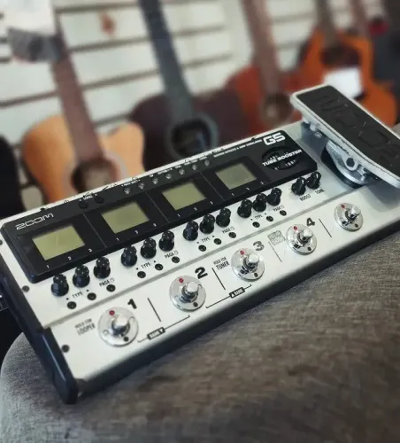 Pedaleira de Guitarra Zoom G5