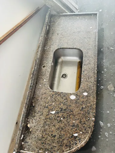 Vendo Pia de alumínio com pedra de mármore