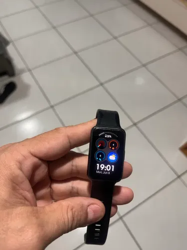 Vendo relógio HUAWEI com GPS 300,00 pra vender logo !
