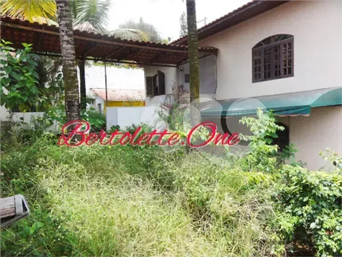 Casa Térrea para aluguel venda, 350m2, 4 quartos, 8 vagas, quintal. Jardim Floresta Horto