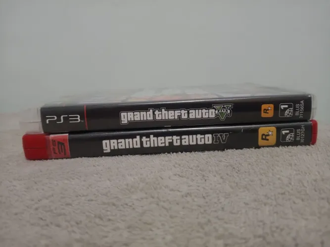 Mídia física originais do GTA 5 e GTA 4 de PS3
