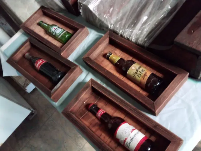 Quadro para bar e área gourmet e porta garrafas e taças