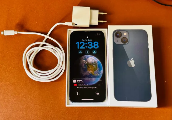 iPhone 13, com nota fiscal, em perfeito estado.