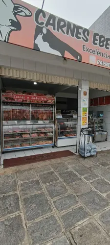 Açougue completo em funcionamento