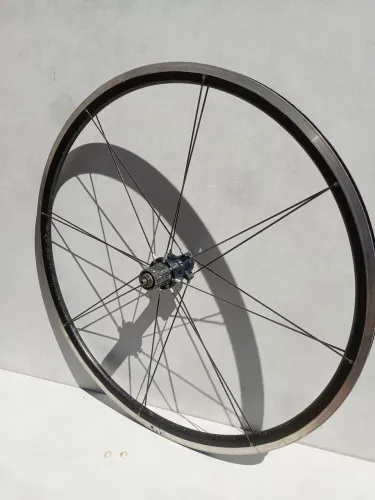 Roda de bicicleta traseira Shimano aro 700 WH-R540 SPEED